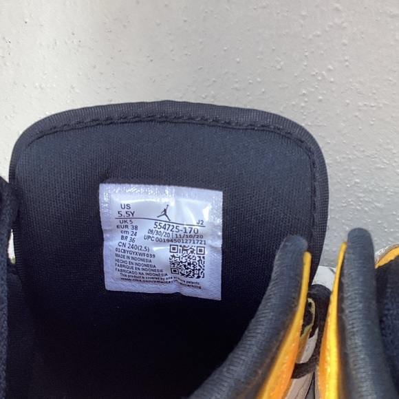 Nike Air Jordan 1 Basketball 5.5Y Mid GS University Gold Black White - Picture 5 of 6